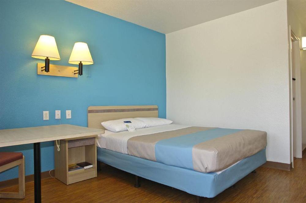 Rodeway Inn Tillmans Corner Room photo